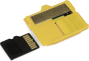 Olympus MicroSD-Adapter  [Foto: MediaNord]