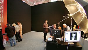 Fotostudio ,,Gesichter der CeBIT 2008´´ auf dem adf-Stand [Foto: MediaNord]
