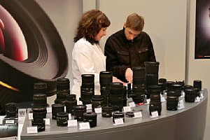 Sigma Objektive auf dem adf-Stand der CeBIT 2008 [Foto: MediaNord]