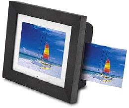 Reflecta VisiPrint 8.0 mit Holzrahmen und weißem Passepartout [Foto: Reflecta]