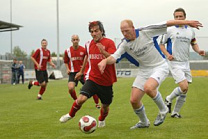 Fototipp Sportfotografie – Szene aus dem Spiel in der Oberliga Hessen zwischen der zweiten Mannschaft des SV Wehen Wiesbaden und VfB Asslar am 19.05.2007 [Foto: Dieter Kunzendorf]