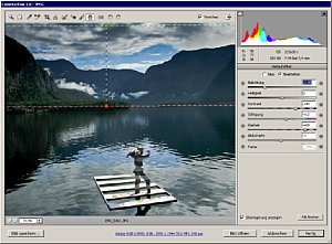 Der Camera-Raw-Dialog erlaubt erstmals Tonwertkorrekturen für einzelne Bildbereiche. Hier dunkelt der Verlaufsfilter den überbelichteten Himmel ab. [Foto: Heico Neumeyer]