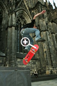 1/50 s, F13, ISO 400, Brennweite 17 mm, Blitz ein. Leichter Mitzieher. Das Objekt wird freigestellt, Hintergrund ist trotzdem gut zu erkennen [Foto: Marco Knopp]