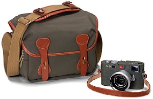 Leica M8.2 Safari mit Tasche [Foto: Leica]