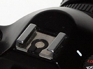 Blitzschuh mit Mittelkontakt [Foto: Sven Neidig]