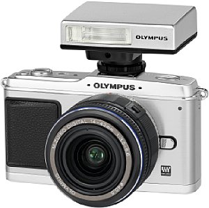 Olympus Pen E-P1 mit Objektiv MFT 14-42mm und Blitz FL14 [Foto: Olympus]