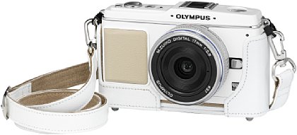 Olympus Pen E-P1 weiß mit Objektiv MFT 17mm Pancake und Leder Taschenbody weiß sowie Ledertrageriemen weiß [Foto: Olympus]