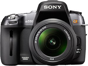 Sony Alpha 550 mit 18-55 mm [Foto: Sony]