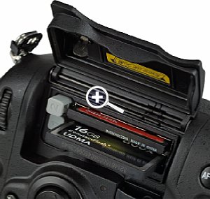 Nikon D3S Speicherkartenfach [Foto: MediaNord]