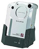 Fujifilm FinePix 6800 Zoom in Docking-Station [Foto: Fujifilm] [Foto: Foto: Fujifilm]