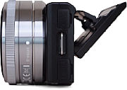 Sony NEX-5 mit runtergeklapptem Bildschirm [Foto: MediaNord]