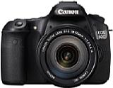Canon EOS 60D mit EF-S 18-135 mm 1:3.5-5.6 IS [Foto: Canon]