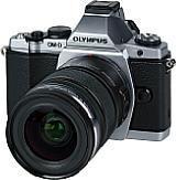 Olympus OM-D E-M5 mit 12-50 mm 3.5-6.3 ED EZ [Foto: MediaNord]