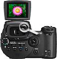 Sony DSC-R1 Rückansicht, Monitor aufgeklappt [Foro: Sony]