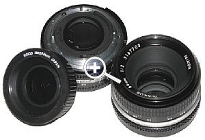 Nikon MF Nikkor 50 mm 1:2 KOOD M42 Adapter  [Foto: MediaNord]