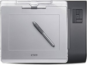 Wacom Graphire4 und Intuos3 im Größenvergleich bei gleicher aktiver Fläche [Foto: Wacom]