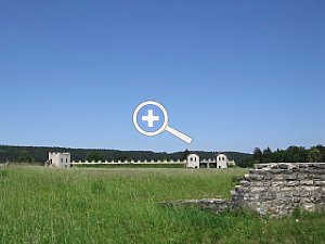 Bild 1: Der wolkenlose Himmel ist zwar Original, lässt aber das römische Kastell etwas fad erscheinen [Foto: Martin Vieten]