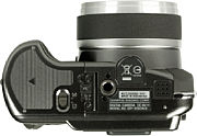 Olympus SP-550 UZ Bodenansicht [Foto: MediaNord]