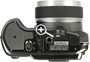 Olympus SP-550 UZ Bodenansicht [Foto: MediaNord]