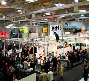 adf-Stand auf der CeBIT 2002 [Foto: adf e.V.]