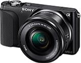 Sony NEX-3N mit E 16-50 mm [Foto: Sony]