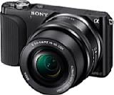 Sony NEX-3N mit E 16-50 mm [Foto: Sony]