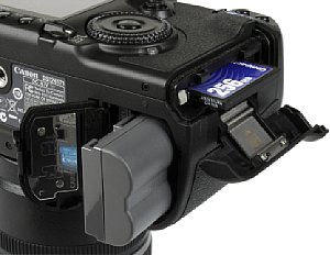 Canon EOS 40D Batteriefach Speicherkartenfach [Foto: MediaNord]
