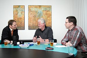 Tamron Europa PR-Manager Michael Dickel im Gespräch mit digitalkamera.de [Foto: MediaNord]