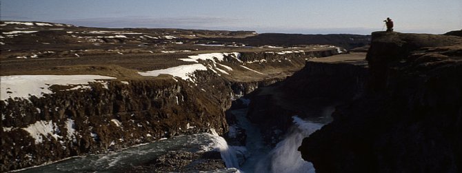 Fotograf oberhalb des Gullfoss im südlichen Island im Mai [Foto: Eib Eibelshäuser]