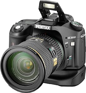 Pentax K200D mit Objektiv SMC DA* 16-50mm [Foto: Pentax]