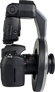 Nikon D300 mit Blitz SB800 und Ringblitz-Adapter Ringflash SB800 RAN160  [Foto: MediaNord]