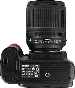 Nikon D90 mit Nikon AF-S Nikkor 18-105 mm 1:3.5-5.6 G ED [Foto: MediaNord]