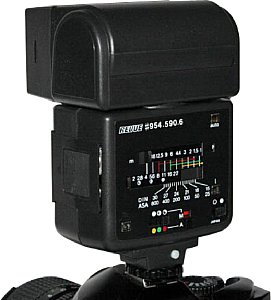 Ein Blendenrechner zeigt an, welche Blenden und ISO-Einstellungen an der Kamera vorzunehmen sind. [Foto: Sven Neidig]
