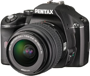 Pentax K-x mit DA-L 18-55 [Foto: Pentax]