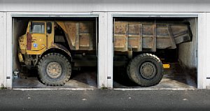 Doppelgarage mit Foto-Plane, Motiv Truck [Foto: Zweinullvier Werbeagentur GmbH]