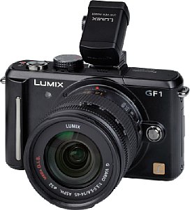 Panasonic Lumix DMC GF1 mit Lumix G Vario 14-45 mm F3.5-5.6 ASPH OIS und aufgesetztem Live View Finder [Foto: MediaNord]