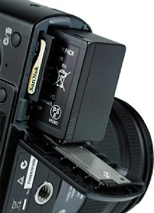 Panasonic Lumix DMC-GF1, Batteriefach und Speicherkartenfach [Foto: MediaNord]