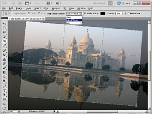 Zuschneiden und Drehen mit Komfort: Photoshop CS5 zeigt den Freistellungsrahmen wahlweise mit Gitterraster nach der Drittelregel [Foto: Heico Neumeyer]