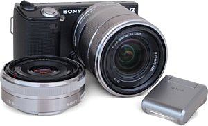 Sony NEX-5 mit E16 mm F2.8 E18-55 mm F3.5-5.6 und dem Blitz HVL-F7S [Foto: MediaNord]