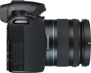 Samsung NX20 mit NX Lens 18-55 mm 3.5-5.6 III OIS i-Function [Foto: MediaNord]