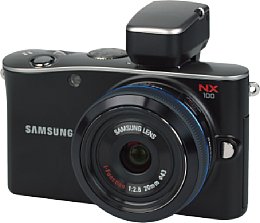 Samsung NX100 mit 1:2.8 20mm i-Function mit Samsung elektronischer Sucher EVF10 [Foto: MediaNord]