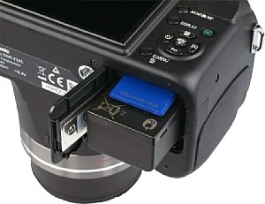 Panasonic Lumix DMC-FZ45 Batteriefach und Speicherkartenfach [Foto: MediaNord]