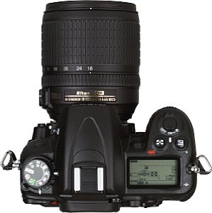 Nikon D7000 mit Nikon DX AF-S Nikkor 18-105mm 1:3.5-5.6G ED [Foto: MediaNord]
