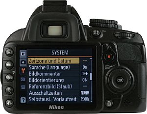 Nikon D3100 mit AF-S Nikkor 18-55 mm 1:3.5-5.6 VR DX G ED [Foto: MediaNord]