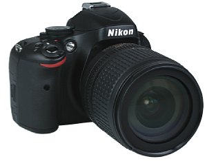 Nikon D5100 mit AF-S 18-105 mm 3.5-5.6 DX G ED VR [Foto: MediaNord]