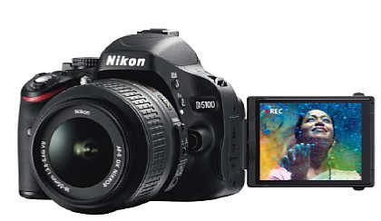Nikon D5100 mit Schwenkbildschirm [Foto: Nikon]