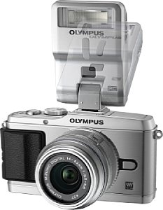 Olympus E-P3 mit FL-300R 2-XL [Foto: Olympus]