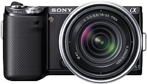 Sony NEX-5N schwarz mit E 18-55 mm OSS [Foto: Sony]