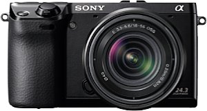 Sony NEX-7B mit E 18-55 mm OSS [Foto: Sony]
