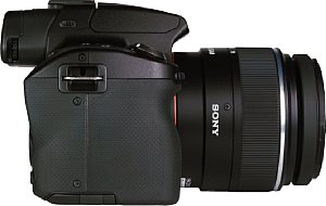 Sony Alpha 35 mit DT 18-55 mm 3.5-5.6 SAM [Foto: Sony]